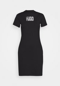 Czarna sukienka z krótkim rękawem wykonana z bawełny. Posiada okrągły dekolt oraz białe logo "HUGO" nadrukowane falistymi liniami z przodu.