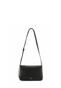 Czarna skórzana torba crossbody o wyraźnym prostokątnym kształcie, gładkiej fakturze, regulowanym pasku i srebrnych akcentach.