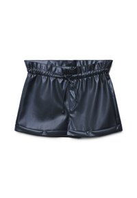 Pantaloni corti neri in satin con fascia elastica in vita, chiusura con cordoncino, tasche laterali e una texture liscia e lucida.