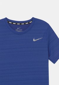 Nike Performance MILER UNISEX - T-shirt desportiva - game royal