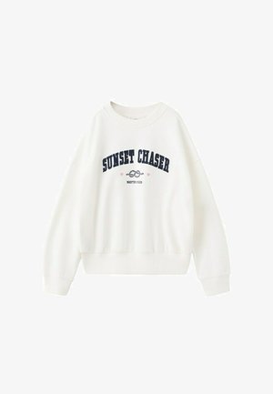 Sweat-shirt blanc à col ras du cou avec le texte "SUNSET CHASER" en lettres majuscules bleu marine, petit graphique d'ancre, et texte "NAUTIC CLUB" en dessous.