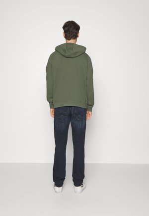 Guess ROY  - Jersey con capucha - clean fatigue