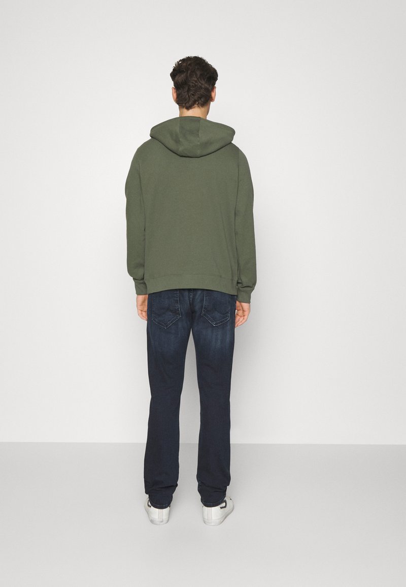 Guess ROY  - Jersey con capucha - clean fatigue
