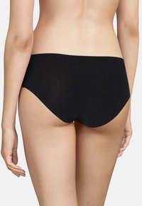 Schwarze hoch taillierte Unterhose aus weichem, glattem Stoff. Verfügt über ein nahtloses Design mit einem sauber geschnittenen Beinausschnitt für Komfort und minimale Sichtbarkeit.