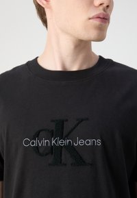 Calvin Klein Jeans MONOLOGO TEE - T-shirt print - black