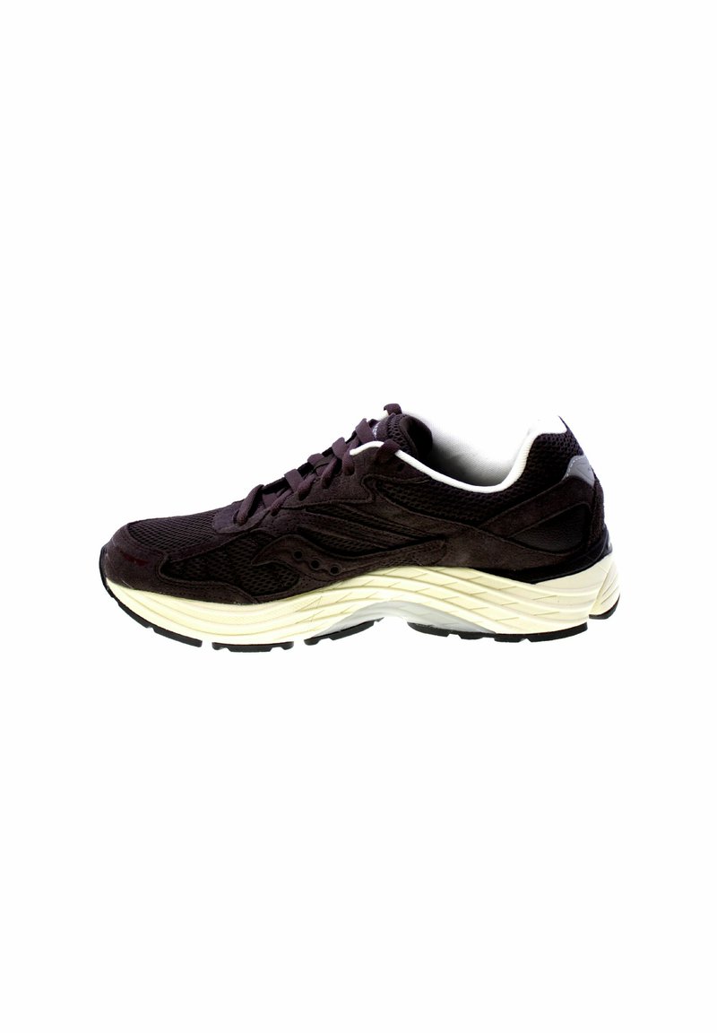 Heren hardloopschoen met een donkerpaarse bovenkant van mesh en suede, een witte en zwarte tussenzool en een gestructureerde buitenzool voor betere grip.