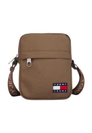 Petit sac bandoulière marron avec poche zippée à l'avant, sangle réglable avec texte "Tommy Jeans" et écusson logo Tommy Jeans en bas à droite sur le devant.