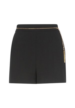 Pantalones cortos negros de cintura alta, con una textura suave, y un detalle de cadena dorada en la cintura que presenta un adorno de borlas.