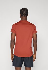 Nike Performance VICTORY  - T-skjorte til trening - mars stone/white