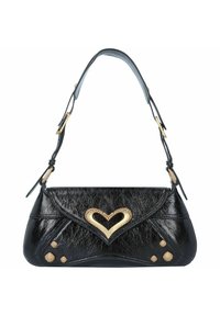 Borsa nera con finitura testurizzata, accento a forma di cuore dorato e tre borchie tonde; presenta un flap curvo e una tracolla regolabile.