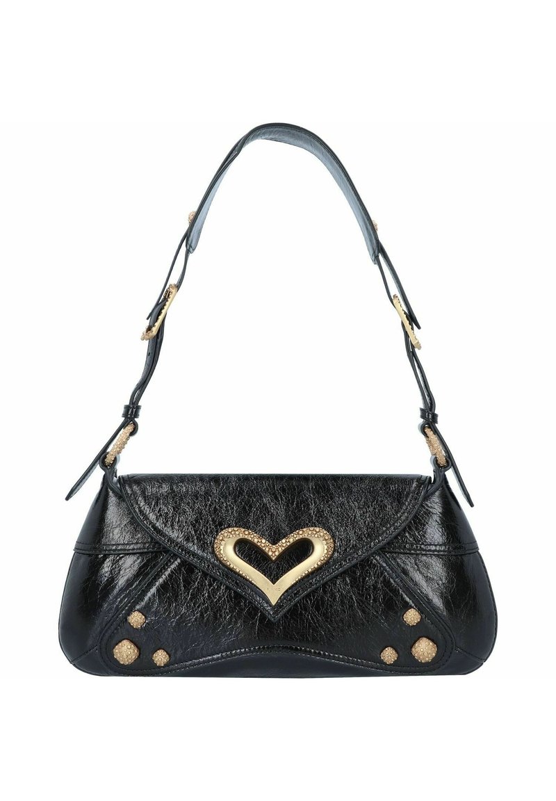 Borsa nera con finitura testurizzata, accento a forma di cuore dorato e tre borchie tonde; presenta un flap curvo e una tracolla regolabile.