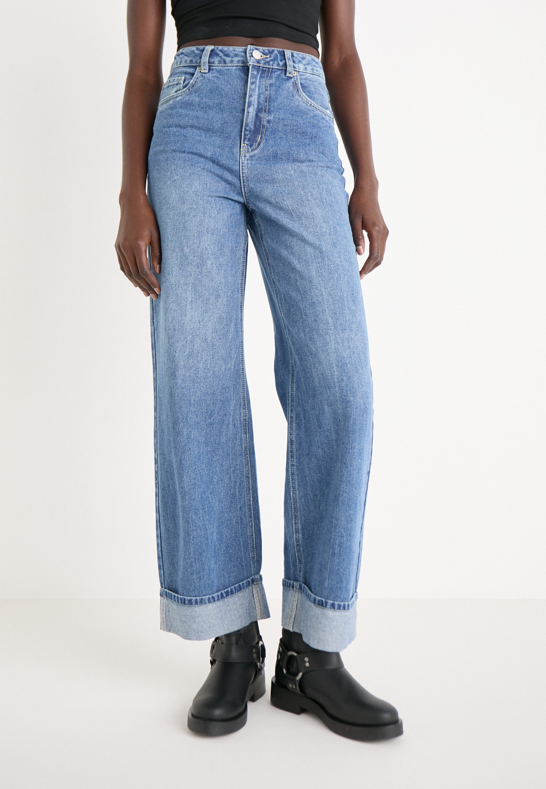 Vero Moda Tall VMREMY WIDE DENIM - Wide Leg - Medium Blue Denim Tinted/bleu