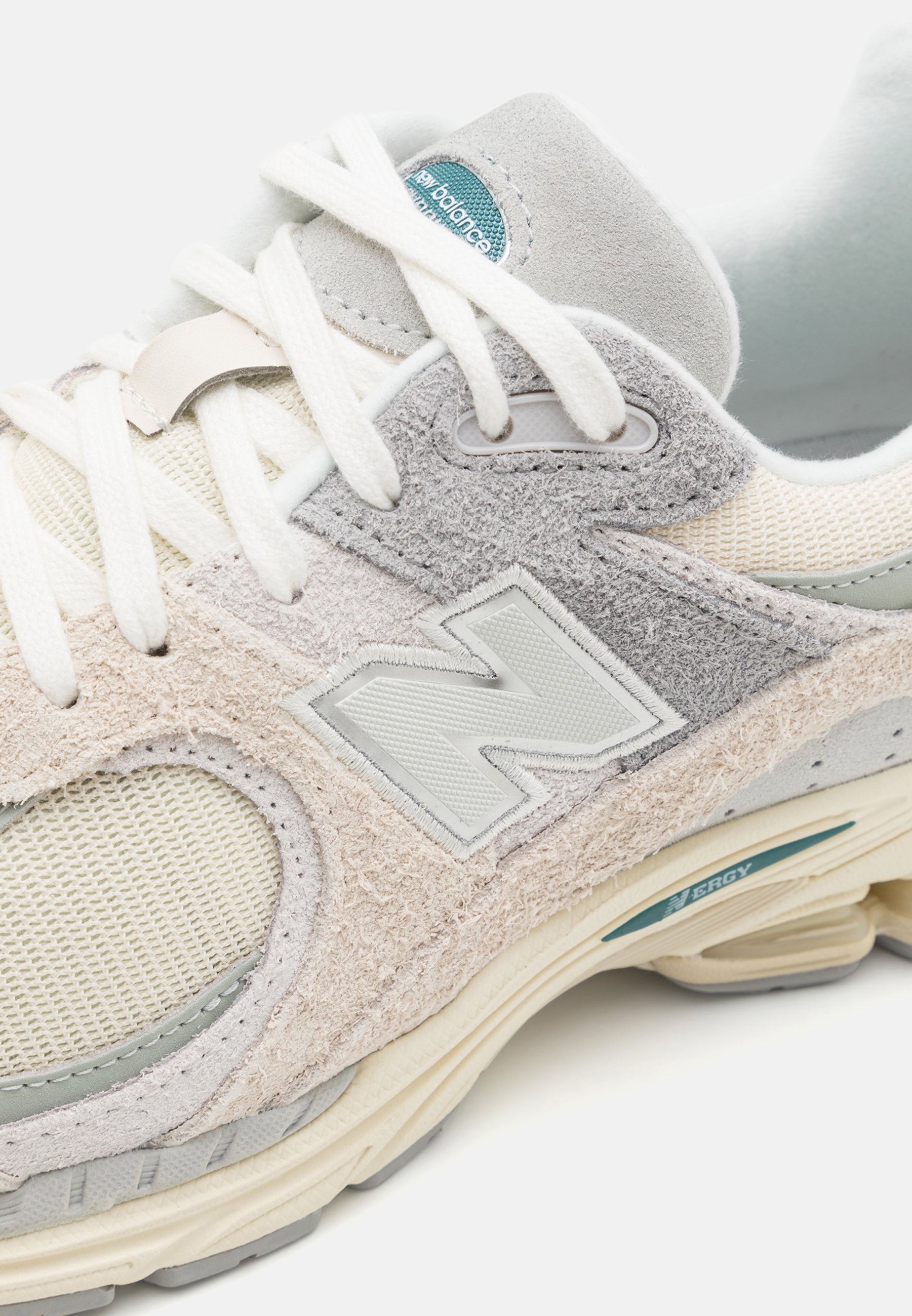 New Balance M2002 UNISEX - Sneakers low - beige/grey/bej - Zalando.ro