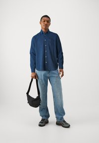 GAP STANDARD - Button down-skjorte - bainbridge blue
