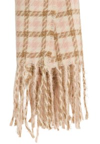 Bufanda de cuadro en suave rosa y beige con bordes flecos. Hecha de una tela texturizada que presenta un patrón de espiga y hilos metálicos.