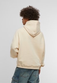PEQUS CHEST LOGO  - Hoodie - cream