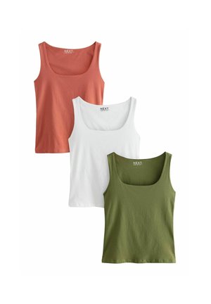 Set aus drei Trägershirts in Rost, Weiß und Olivgrün. Hergestellt aus weicher Baumwolle mit breiten Trägern und einem quadratischen Ausschnitt.