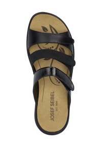 Sort lædersandal med tre justerbare stropper og en polstret sål med bladmønster. Logoet er trykt på den brune indersål.