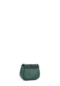 Borsa a mano in pelle verde con parte superiore in morbido camoscio, forma curva, hardware in oro e chiusura con zip. Tessuto liscio con finitura opaca.