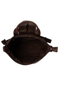 Sac à main en cuir brun avec anses doubles, fermeture éclair et intérieur doublé. Il présente une texture lisse et un compartiment spacieux.