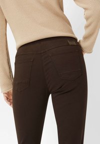 BRAX STYLE PAMINA FUN - Jeans Slim Fit - marone