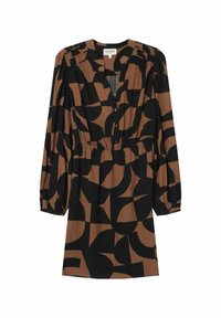 Robe à motifs brun et noir avec des manches longues, un col en V et une taille élastique, présentant un design géométrique et une fermeture à boutons.