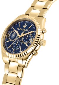 Maserati ur med en guldtonet rustfri stålarmbånd, blå urskive, chronograph underafsnit og en struktureret bezel. Har logo og to trykknapper.