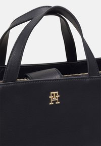Tommy Hilfiger ESSENTIAL WORKBAG CORP - Umhängetasche - space blue
