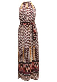 Robe maxi sans manches à col haut, motifs géométriques et chevrons marron, beige, orange et violet, avec une ceinture assortie en tissu.