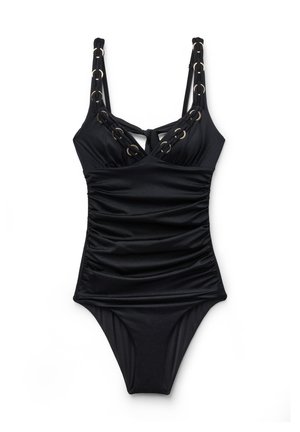 Bañador negro de una pieza con laterales fruncidos, tirantes dobles con detalles de anillos dorados y un lazo en la parte delantera entre las copas.
