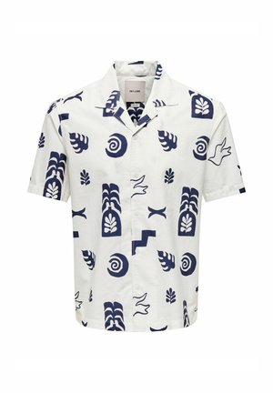 Chemise blanche à manches courtes et à boutons avec des motifs abstraits de plantes et de tourbillons bleu marine répartis uniformément sur le tissu.