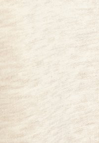 Tejido de algodón beige claro con una superficie suave y texturizada y un patrón sutil, distribuido de manera uniforme. Adecuado para diversas aplicaciones de confección.