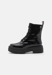 Tommy Hilfiger FLAG RAIN LACE UP BOOT - Platform bokacsizmák - black
