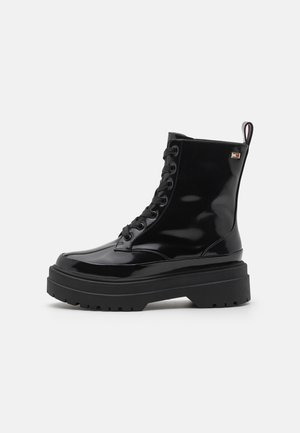 Tommy Hilfiger FLAG RAIN LACE UP BOOT - Platform-nilkkurit - black