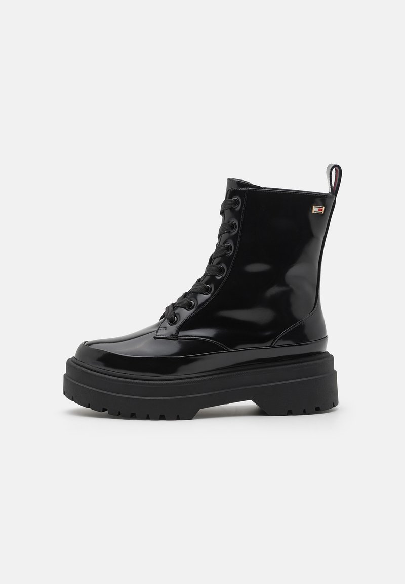 Tommy Hilfiger FLAG RAIN LACE UP BOOT - Gležnjače s platformom - black