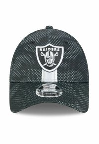 Schwarze und graue Raiders-Kappe mit strukturiertem Muster, gesticktem Teamlogo vorne und New Era 9FORTY Stretch-Snap-Aufkleber auf dem Schirm.
