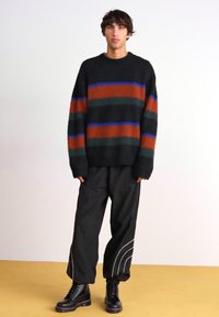 Carhartt WIP MERTON - Džemperis - brown