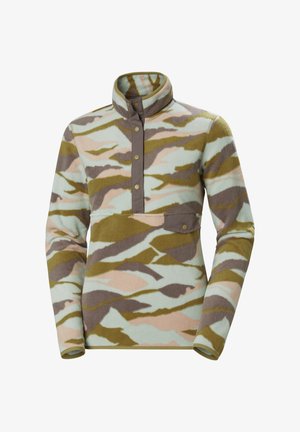 Suéter de forro polar con un cuello alto, que presenta un patrón de camuflaje en tonos azul pastel, verde y rosa. Incluye un bolsillo con solapa y botones a presión.