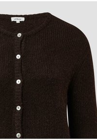 Ciemnobrązowy sweter w splot z okrągłym dekoltem i sześcioma białymi guzikami z przodu, oznaczony rozmiarem 44 przez s.Oliver.