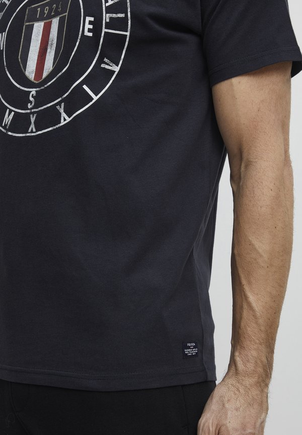 FQBirgerson - Print T-shirt - salute3