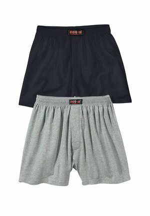 Zwei Paare Herrenboxershorts: eine schwarze und eine graue. Hergestellt aus weicher Baumwolle, mit elastischen Taillenbündchen und einem lockeren Schnitt, ohne sichtbare Muster.