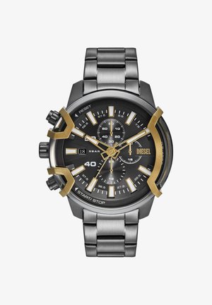 Chronograph-Armbanduhr mit schwarzem Zifferblatt, goldenen Akzenten, Metallgliederarmband, drei Nebenskalen, Datumsanzeige sowie markanten Start/Stopp- und Reset-Tasten.