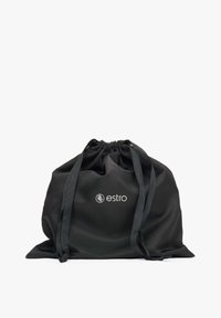 Zwarte trekknoop tas gemaakt van gladde stof met een logo. Heeft stevige linten voor de schouder en een gerimpelde opening aan de bovenkant.