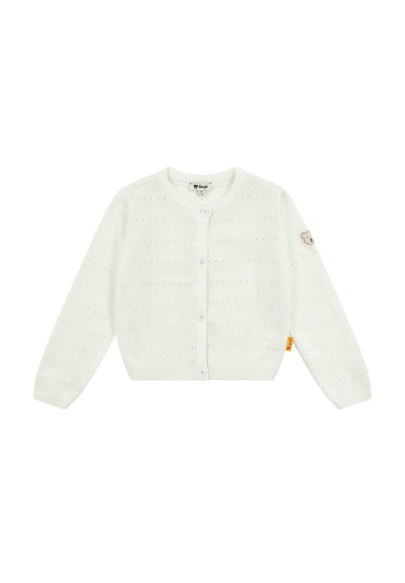 Bílý pletený cardigan s kulatým výstřihem, předním zapínáním na knoflíky, vzorem s dírkami a nášivkou medvídka na levém rukávu.