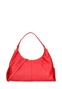 Rode leren handtas met een gebogen silhouet, enkele handgreep, gestructureerd oppervlak en een platte bodem. Voorzien van gouden hardware accenten.
