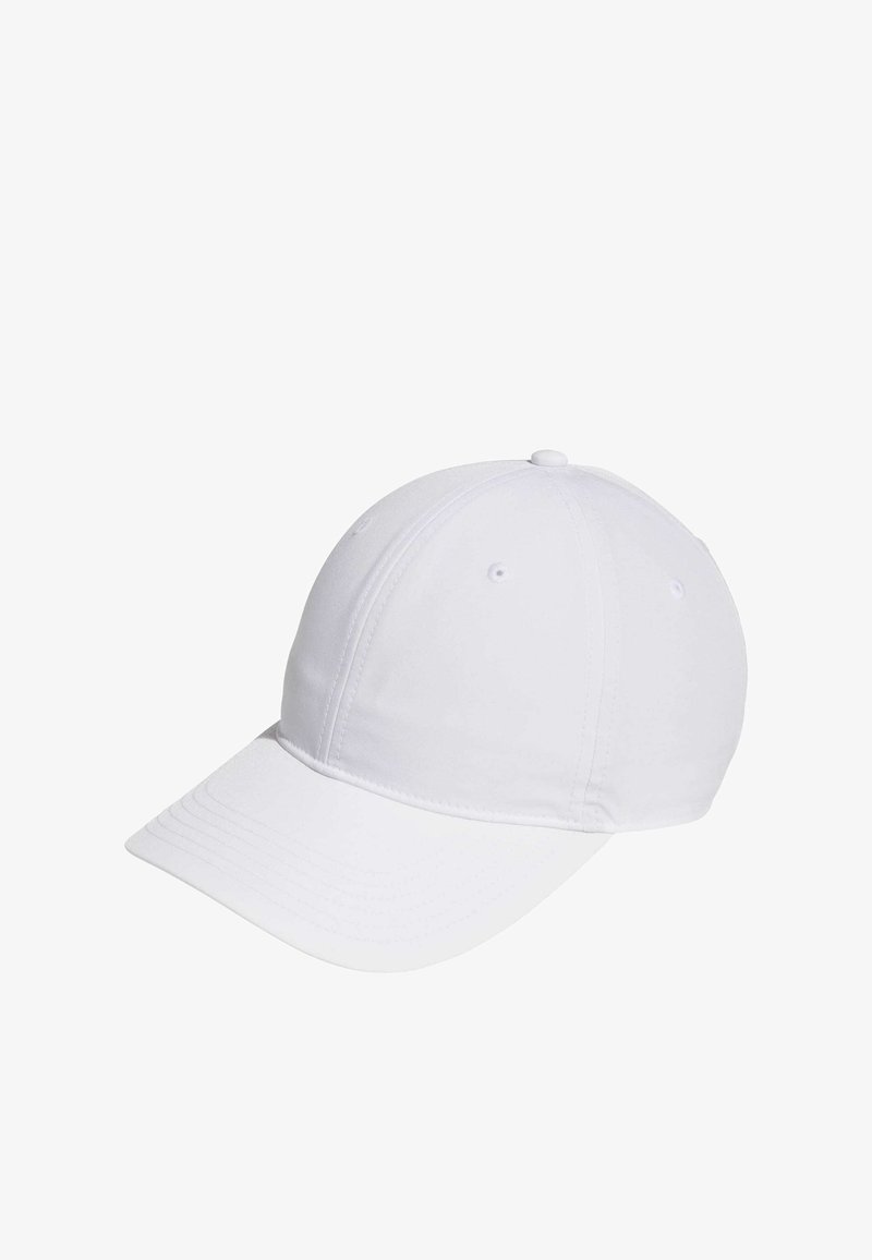 Gorra de béisbol blanca con corona redondeada, visera curva y detalles cosidos, que cuenta con ojales de ventilación y un botón superior.