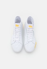 Vans SK8 TAPERED STACKFORM - Høye joggesko - true white