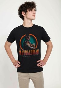 Star Wars STAR WARS: THE MANDALORIAN MADEWORN MANDO UNISEX - T-shirt med print - black