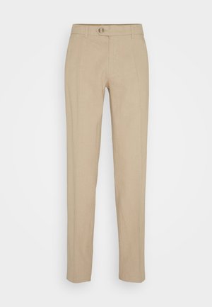 Pantalones beige de lino con un diseño de pierna recta, que cuentan con un cierre de botón, trabillas para cinturón y una textura suave.