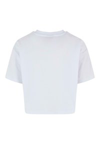 Tricou alb scurt cu mâneci scurte, fabricat din bumbac neted, având un decolteu rotund și un design simplu, fără motive sau detalii suplimentare.